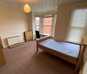 6 bedroom terraced house to rent - Photo 4