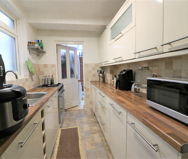 3 bedroom semi-detached house to rent - Photo 3