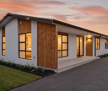 Large section with triple garaging! - Photo 1