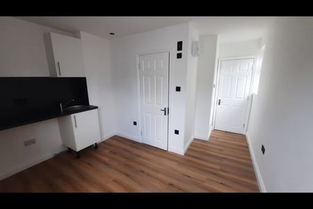 Studio Flat, Harrow Road, W10 - Photo 2