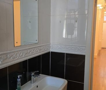 Room in a Shared Flat, Brunswick St, EH7 - Photo 4