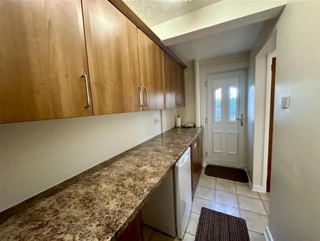 2 bedroom terraced house to rent - Photo 2