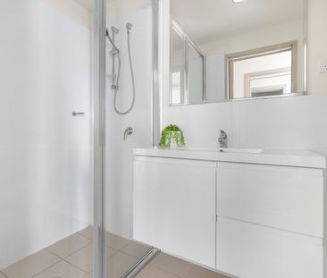 Close to Everything - Photo 4