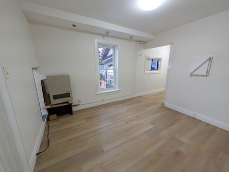 NEWLY UPDATED 1 BEDROOM APARTMENT IN WELLAND!! - Photo 5