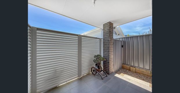 BRIGHT, AIRY & INVITING PRIVATE RETREAT! - Photo 1