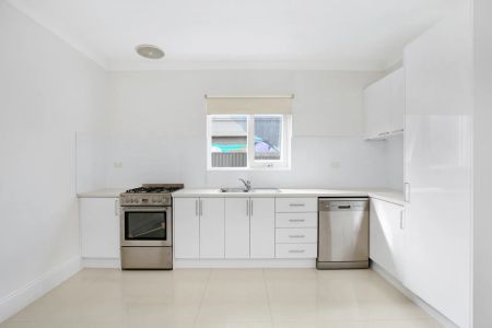 Low maintenance cottage close to cbd - Photo 5