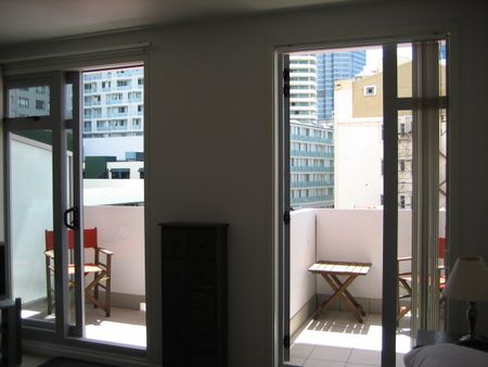 Auckland Apartment With Twin Balconies - Photo 2