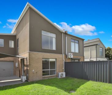 10 Bluestone Street Pakenham VIC - Photo 6