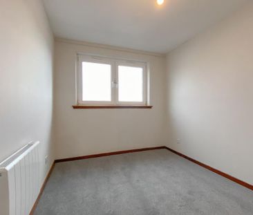 3 bedroom flat to rent - Photo 5