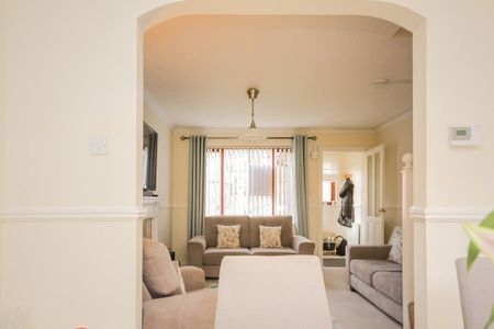 3 bedroom detached house to rent - Photo 5