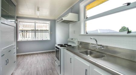 269 Hazelmere Crescent - Photo 3