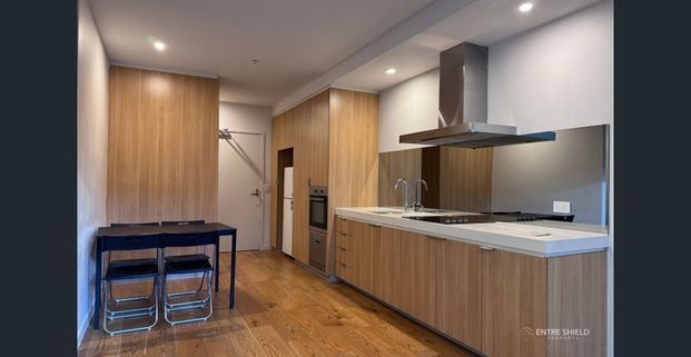 Perfect location apartment in Southern Cross! - Photo 1
