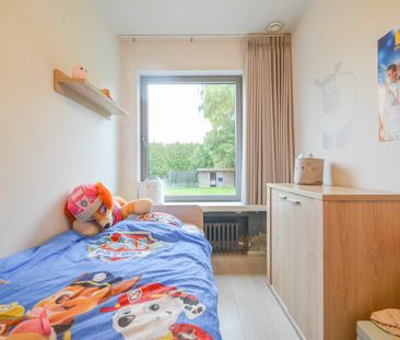 Vrijstaande villa met vier slaapkamers op perceel van ca. 1717 m² - Photo 4