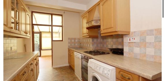 Room in a Shared House, Campbell Avenue, IG6 - Photo 2