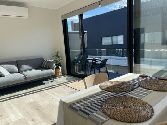 3-bedroom shared house / townhouse, Churchill Road - Photo 1