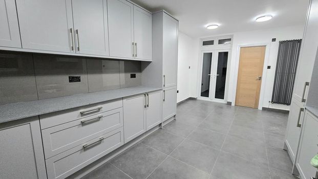 4 bedroom terraced house to rent - Photo 1