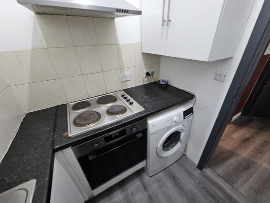 3 Bed Flat, Withington Road, M16 - Photo 1