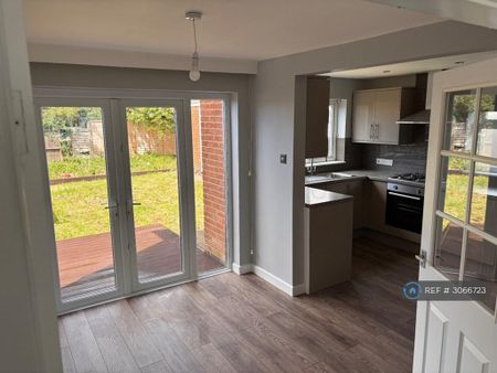 3 bedroom detached house to rent - Photo 5