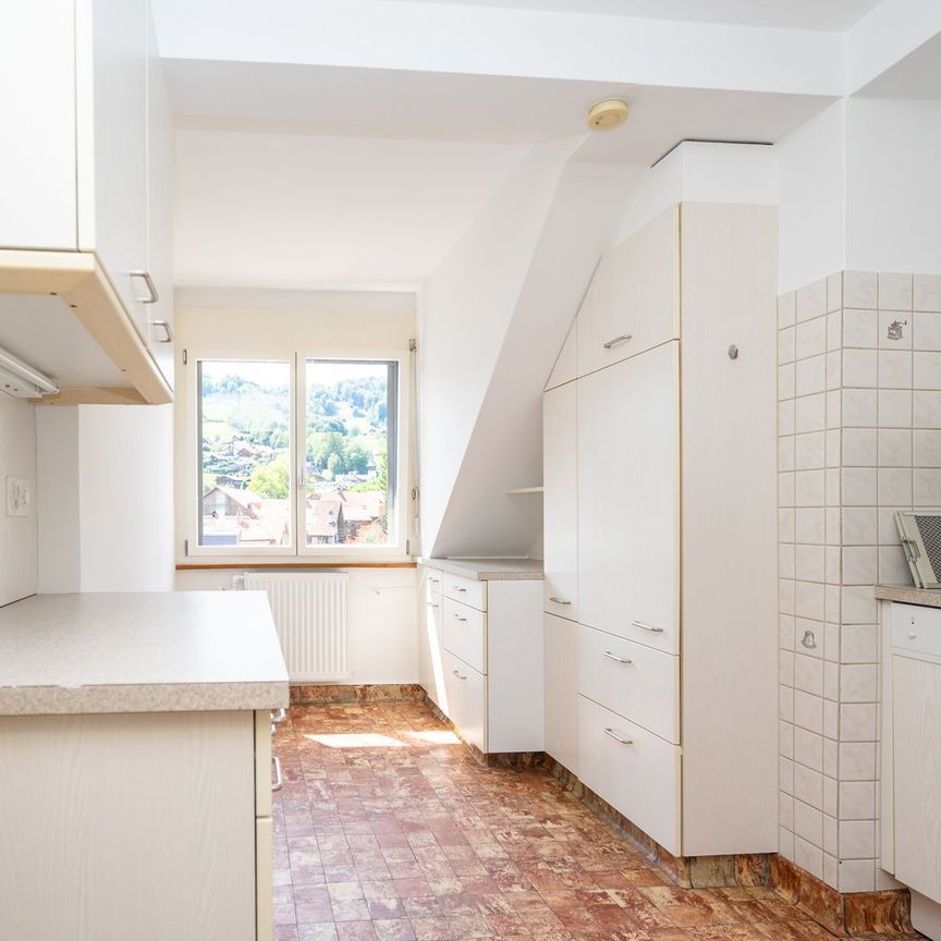 Heimelige Dachwohnung im Herzen von Wattenwil - Foto 1