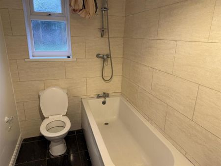 3 bedroom semi-detached house to rent - Photo 4