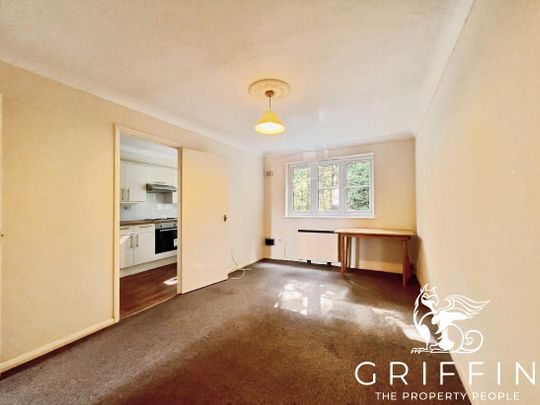 Crest Avenue, Grays, RM17 - Photo 1