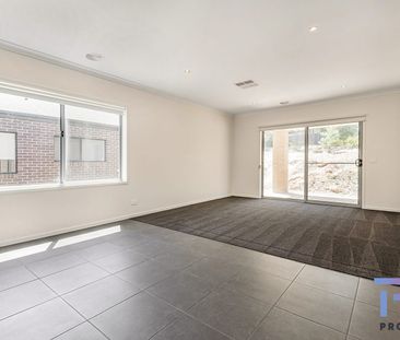 FOUR BEDROOM HOME IN GREAT LOCATION - Photo 2