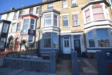 To Let 1 Bed Apartment - Photo 5