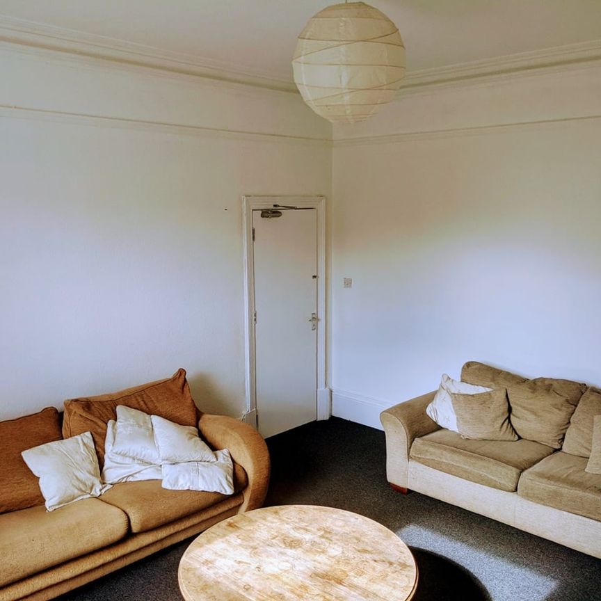 6 Bed Terraced House, Buckingham Mount, LS6 - Photo 1