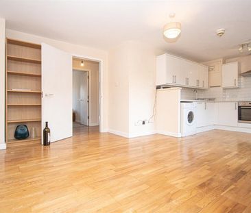 2 bedroom Flat To Let - Photo 1