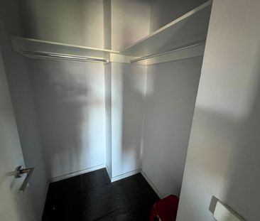 Spendid 3Br Townhouse in Sunshine West! - Photo 1