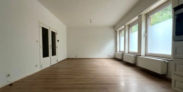 Gelijkvloers APPARTEMENT met 3 slpks, terras en garage - Foto 1