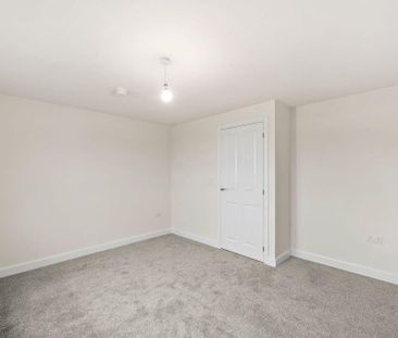 3 bedroom end of terrace house to rent - Photo 3