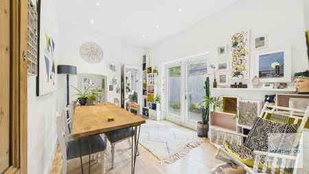 4 bedroom end of terrace house to rent - Photo 2