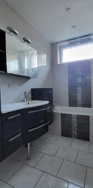 Location Maison 5 pièces 167m² - Photo 1