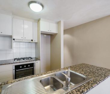 LOVELY TWO-BEDROOM APARTMENT JUST MINUTES FROM DARLING HARBOUR - Photo 4