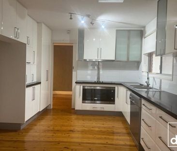 Low-maintenance Living Close To Shops And Schools - Photo 1
