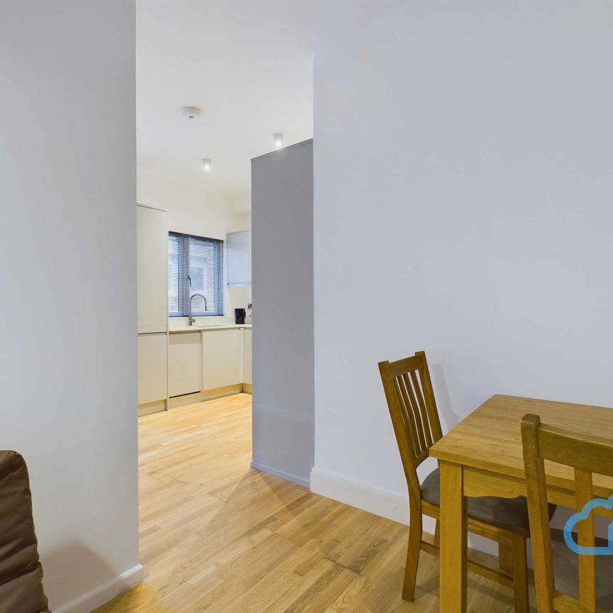 RM2 Cantelupe Road | East Grinstead | RH19 3TT - Photo 1