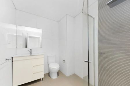 Modern & Bright Split Level Unit in the Heart of Penshurst - Photo 4