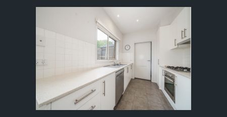 Set on the forefront of Maroondah Hwy! - Photo 4