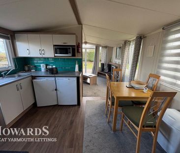 3 bedroom coach house to rent - Photo 2