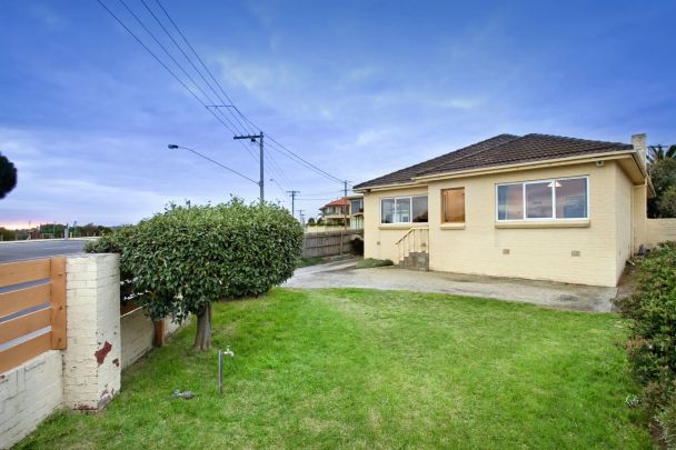 WATER VIEWS | PREMIUM BAYSIDE LOCATION! - Photo 1