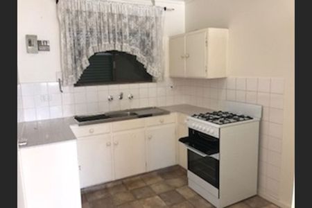 Two bedroom unit in quiet location - Photo 3