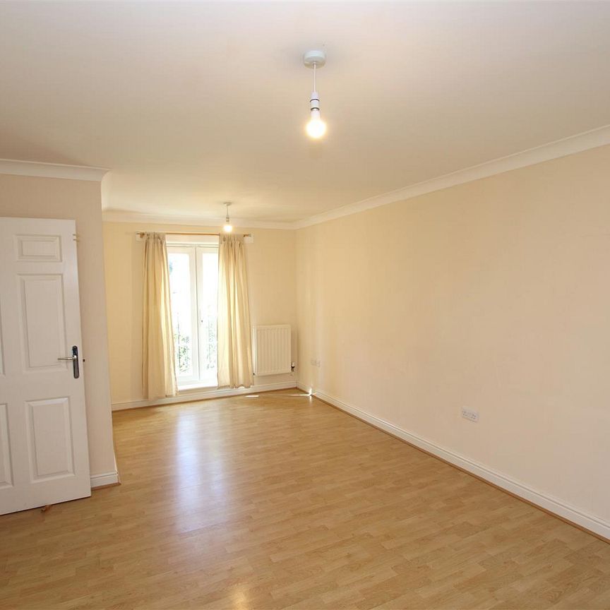 2 bedroom Apartment to let - Photo 1