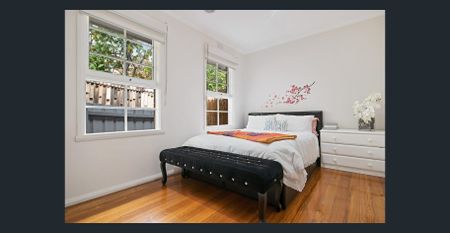 Single-level simplicity paired with unbeatable location! - Photo 4