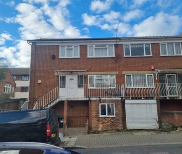 Bedsit, Broxholm Road, SE27 - Photo 4