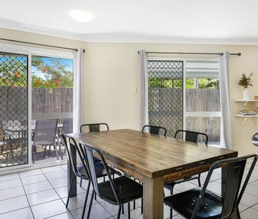 Stylish beachside apartment with elevated views - Photo 2