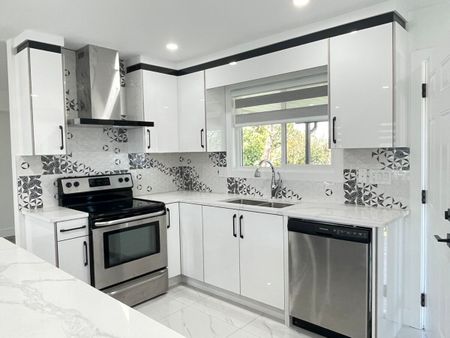 Gorgeous Renovated Home with 2 Kitchens! - Photo 3