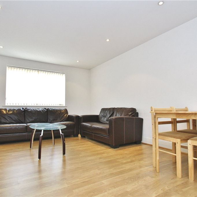 Thorpe Road, Staines-upon-Thames, Surrey, TW18 3HT - Photo 1