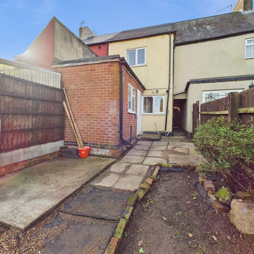 2 bedroom Town house to rent - Photo 1