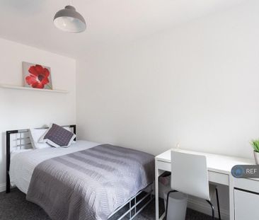 1 bedroom in a house share to rent - Photo 4